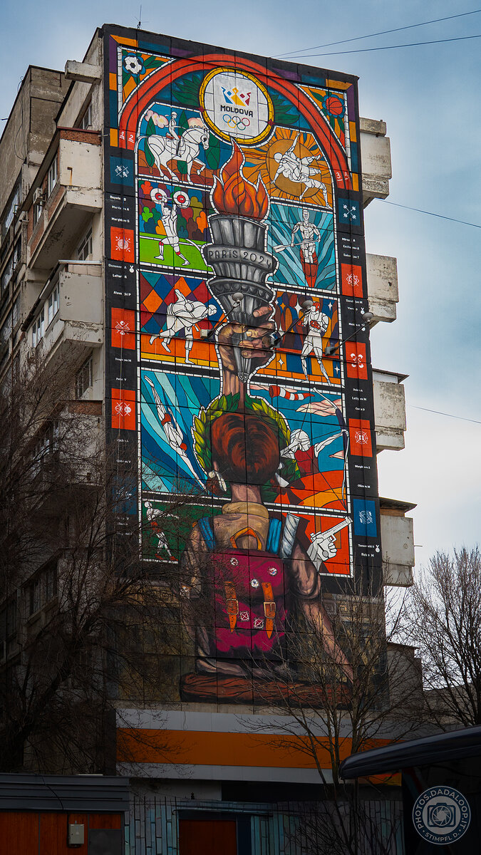 Colorful mural on building: tribute to the Paris 2024 Olympics