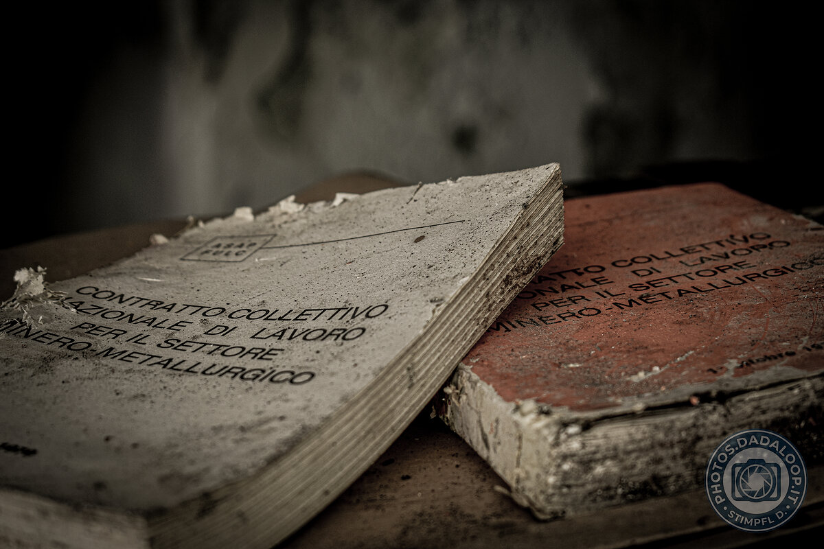 Contratti collettivi impolverati in fabbrica abbandonata